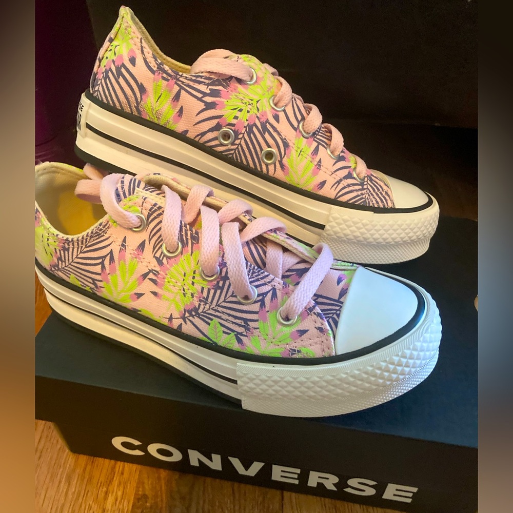 Girls converse